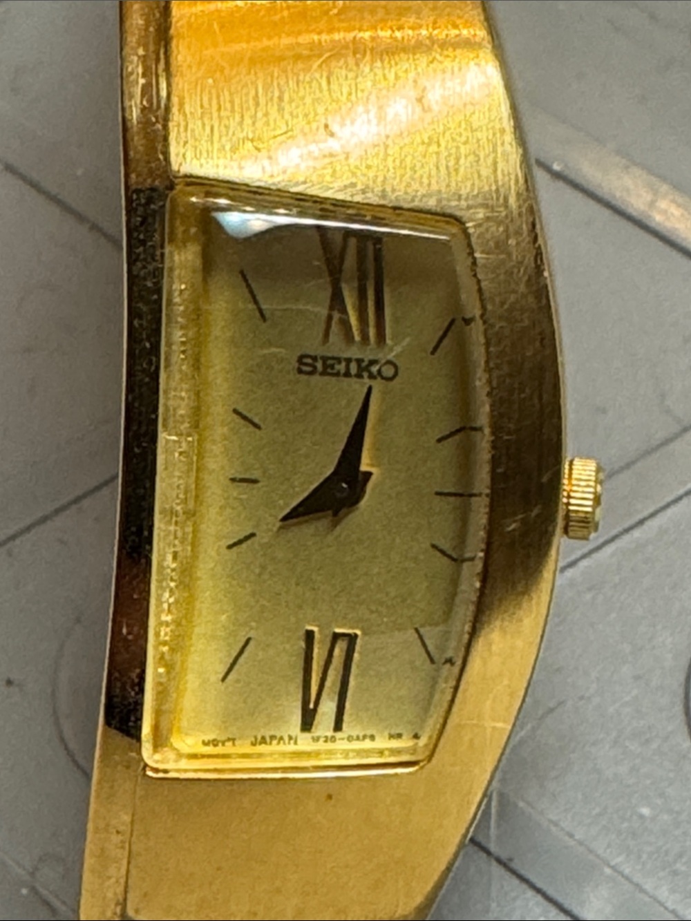 RARE Vintage Seiko Gold-tone Half Moon Women’s Watch - Picture 2 of 5